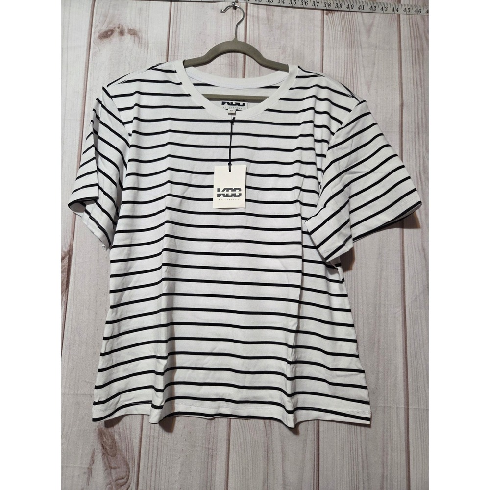 KBB Kahlana Barfield Brown Women 2X Striped T-Shirt Shoulder Pads Black White